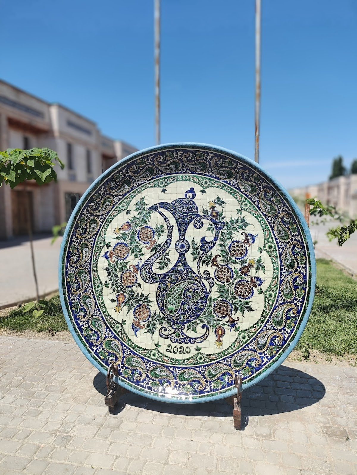artisan at work in Trending Art Miras Gallery Rishtan Ceramics