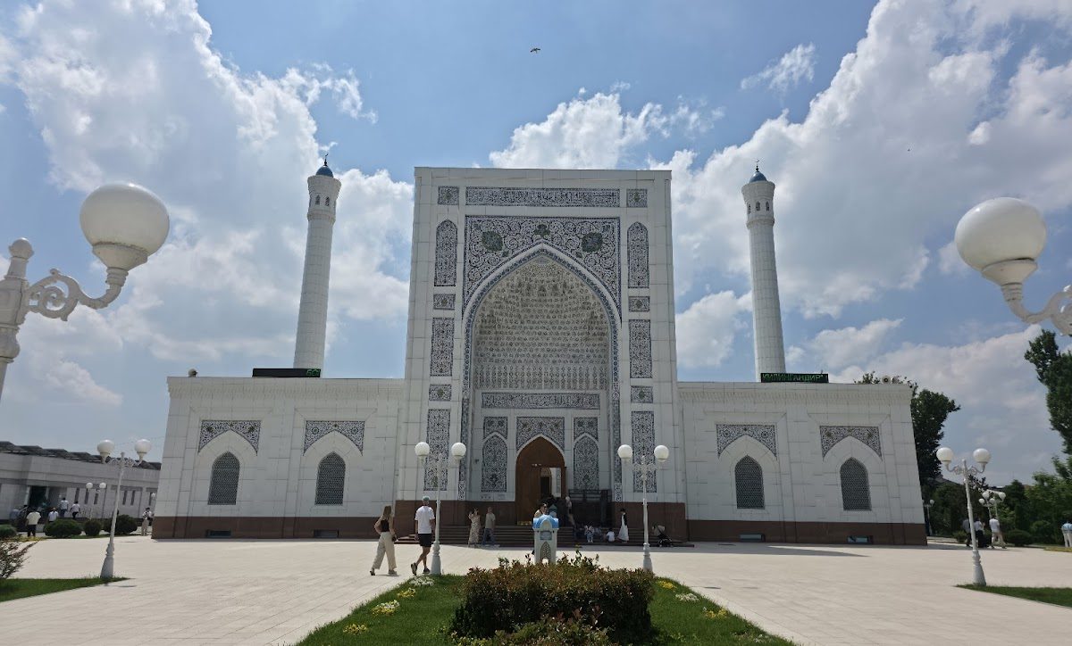 interior of Trending Minor Mosque