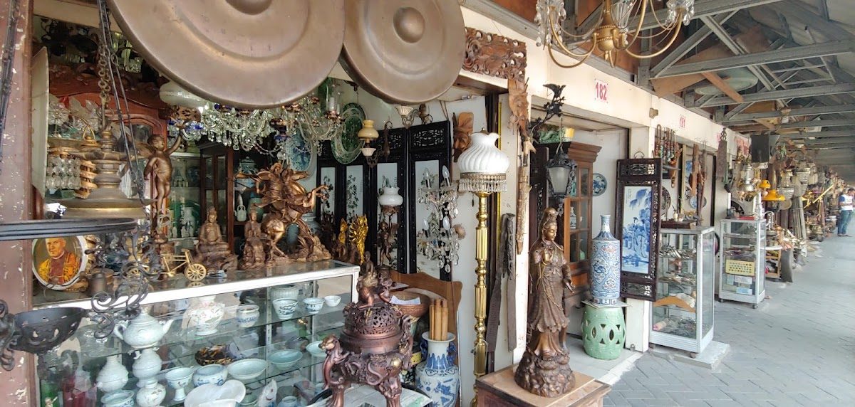 Jalan Surabaya Antique Market, Jakarta