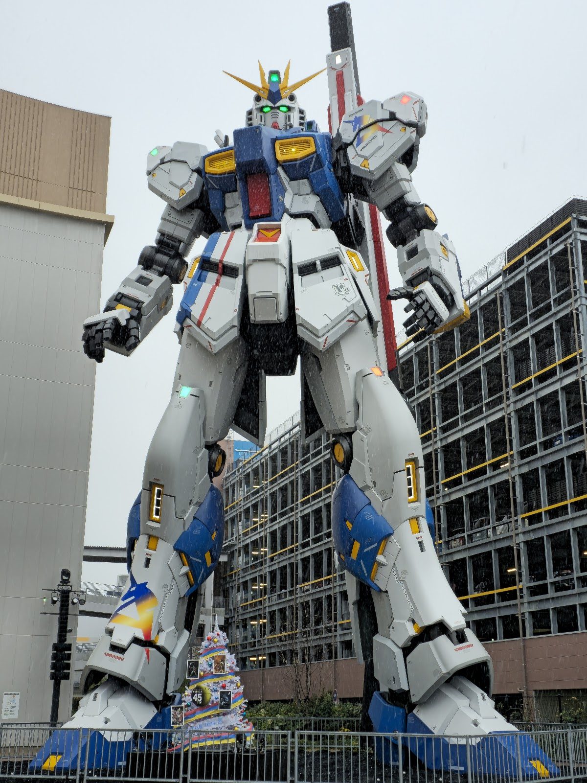 Life-Sized Nu Gundam Statue LaLaport Fukuoka, Japan