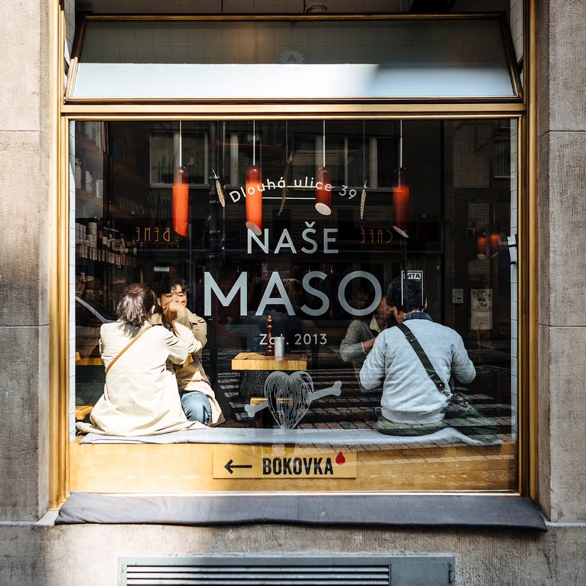 Nase Maso interior, Prague