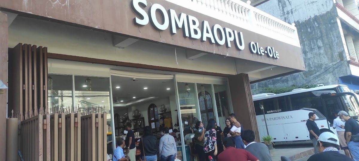 Jalan Somba Opu handicrafts Makassar, Indonesia