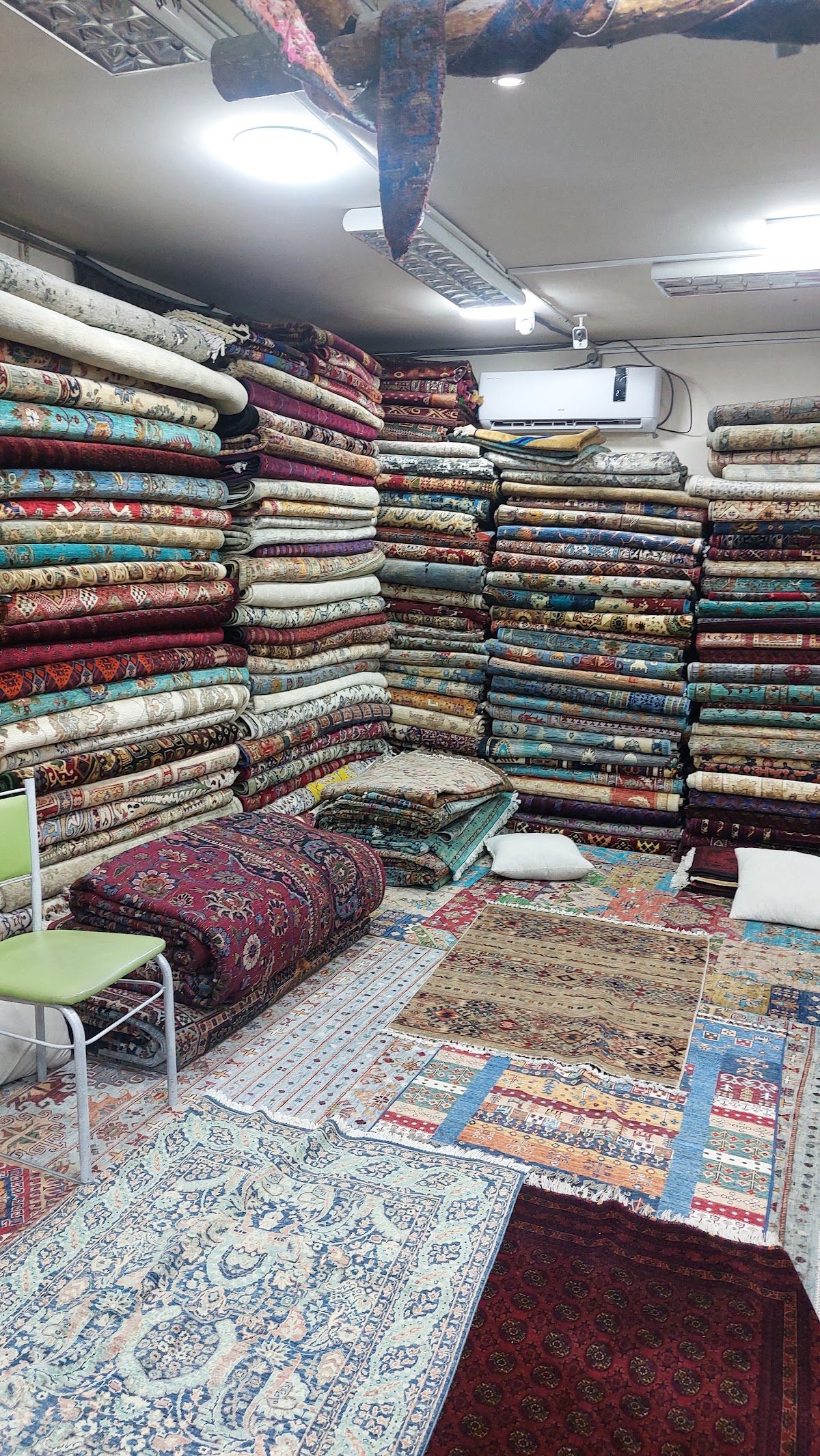 Samarkand Silk Carpet Factory Khurjin, Uzbekistan